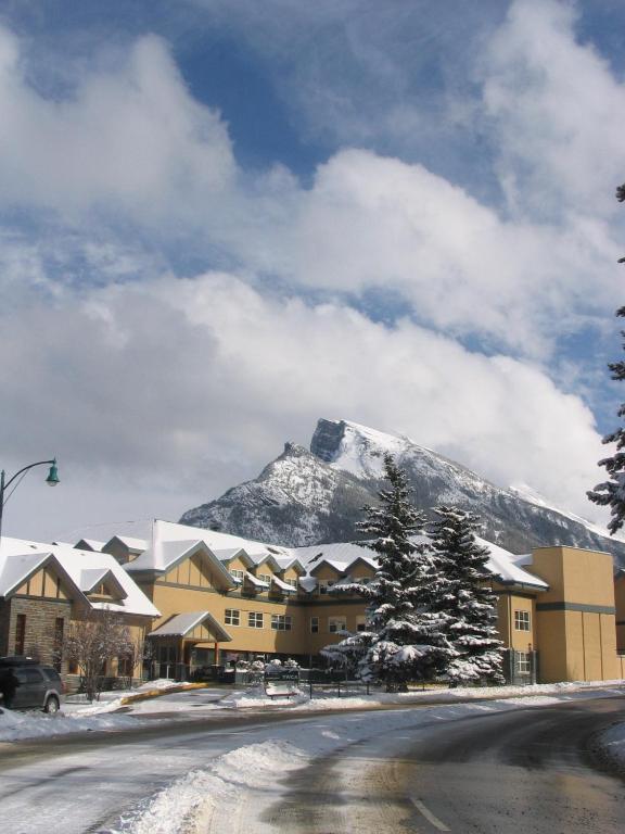 Ywca Banff Hotel Exterior photo