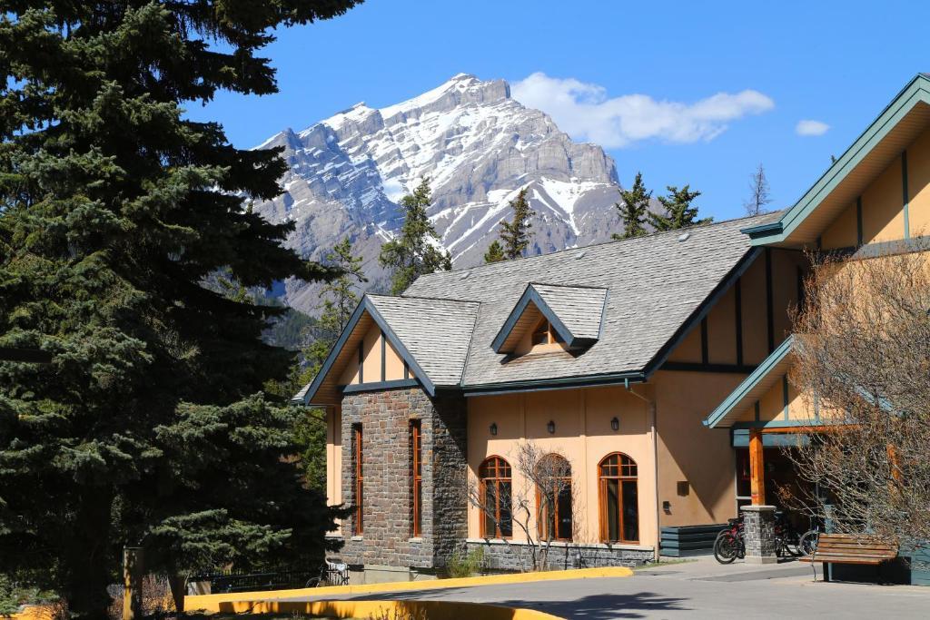Ywca Banff Hotel Exterior photo