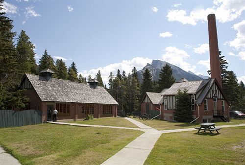 Ywca Banff Hotel Exterior photo